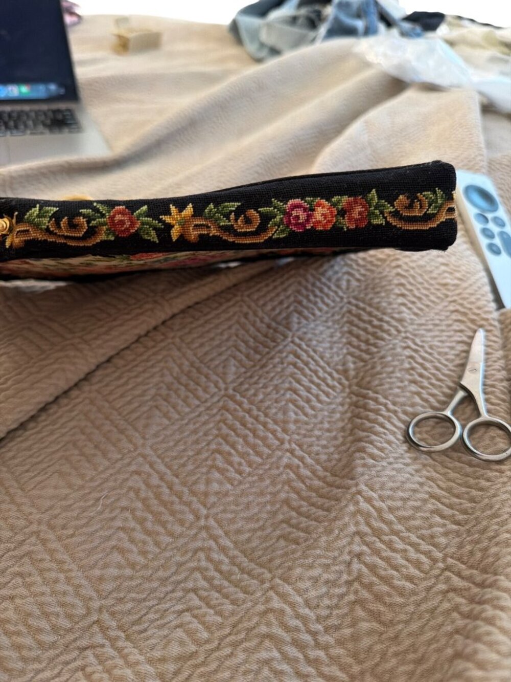 Vintage Womens Tapestry Needlepoint Clutch Purse Gold Tone Floral Cottage core - Picture 7 of 14